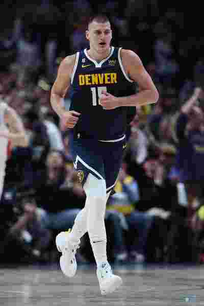 NBA勒布朗回应特朗普国歌批评：称白宫“新闻太少”