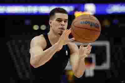 NBA费城76人29分逆转骑士,詹姆斯主场首秀助队开季两连胜