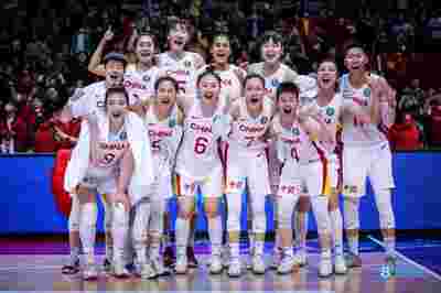 NBA湖人开季三连胜：东契奇52分率队逆转爵士，末节连中关键三分