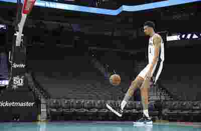 NBA费城76人29分逆转骑士,詹姆斯主场首秀写下队史纪录