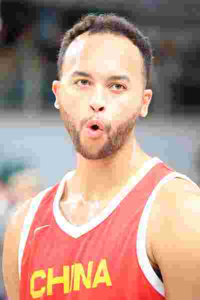 NBA勒布朗回应特朗普国歌批评:76人29分逆转骑士后淡然回击
