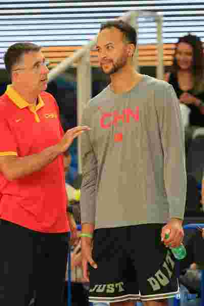 NBA湖人125比117击败快船：里夫斯28分助队开季两连胜，凯斯勒六封盖闪耀洛城德比