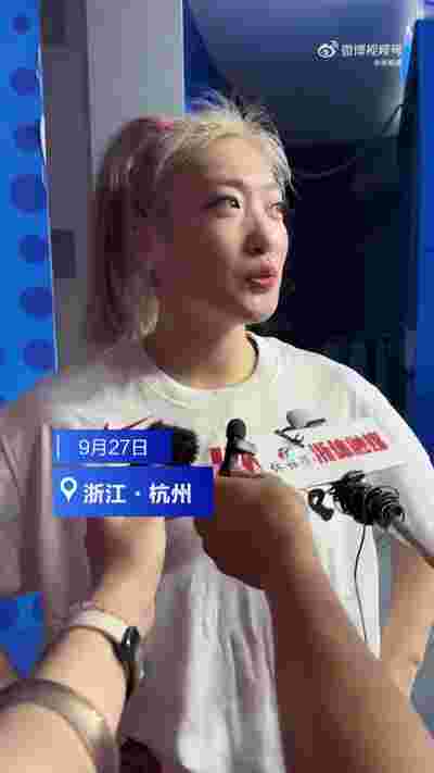 火箭险胜马刺，阿门赛后转发封盖文班亚马与突破暴扣视频