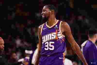NBA费城76人29分逆转骑士,詹姆斯回应特朗普国歌争议引关注