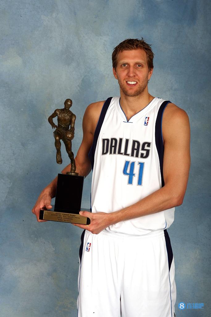 NBA勒布朗回应特朗普国歌批评：76人主场29分逆转骑士