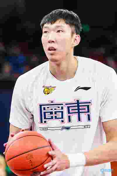 北京首钢58分大胜深圳豪取三连胜:沃特斯三分火热,全队12人得分