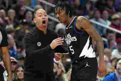 NBA费城76人29分逆转骑士：马克西32分，詹姆斯主场首秀写下生涯最大逆转